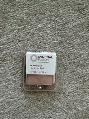 NIB Mineral Fusion Highlighter Refill in Moonlight